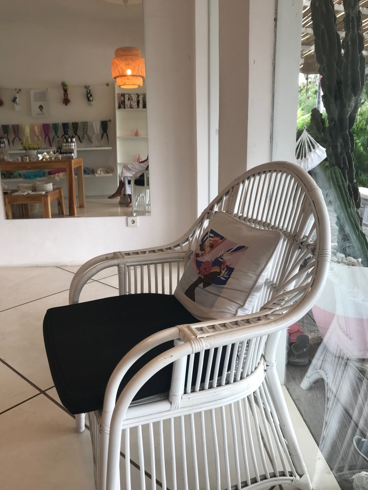 35894313_186988395475802_5681829514531831808_n